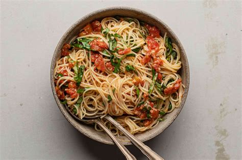 pomo d'oro pasta gucci garden|Capellini Pomodoro Recipe .